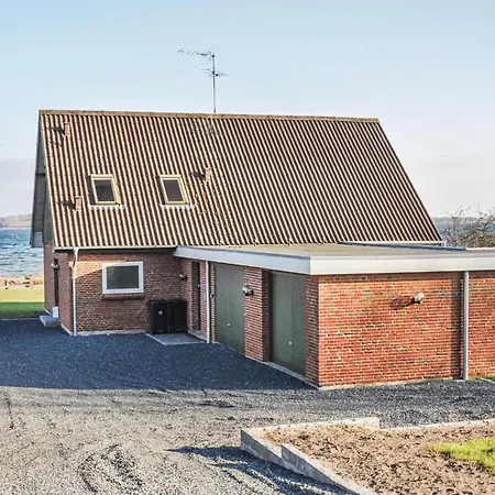 3 Bedroom Beautiful In Grasten Nyaraló Dalsgård