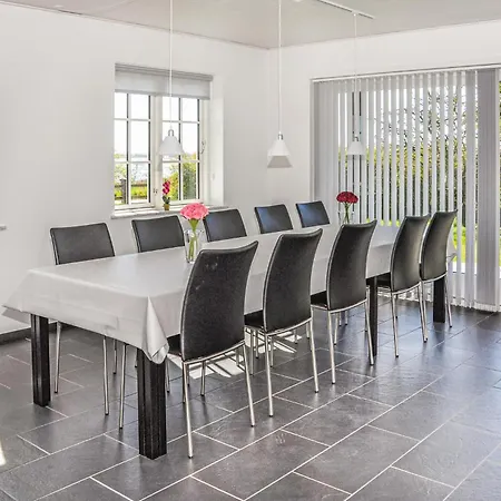3 Bedroom Beautiful In Grasten Nyaraló